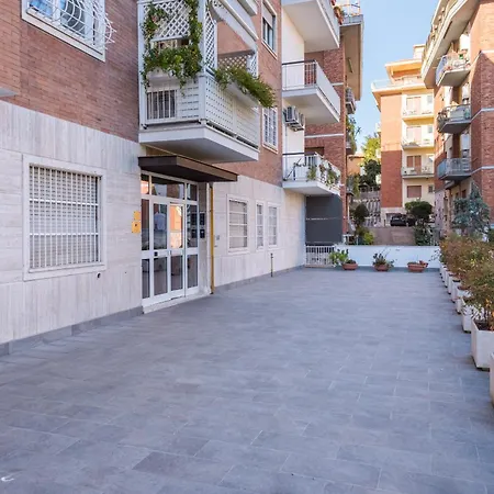 Vaticano-metro A, Penthouse With Ac, Wi-fi E Netflix Apartment *