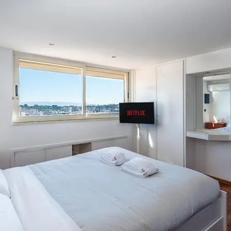 Vaticano-metro A, Penthouse With Ac, Wi-fi E Netflix Apartment