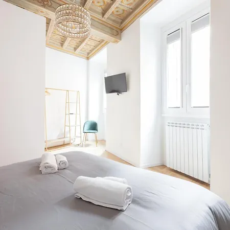 Modern And Bright Flat - Center Apartment
