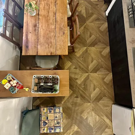 Versailles Deluxe Homestay Rome