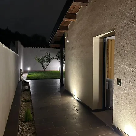 Villino Ancillotto With Garden And Parking Motorcycle Space