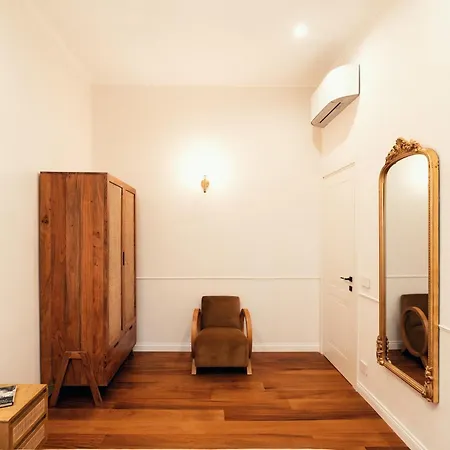 Vatican Chic Apartment *