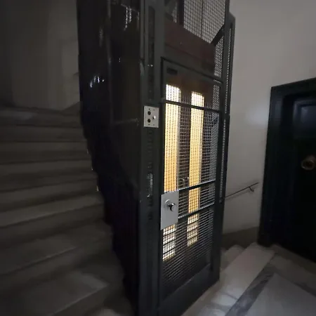 Apartment Lovely Nest With Balcony By The Spanish Steps *