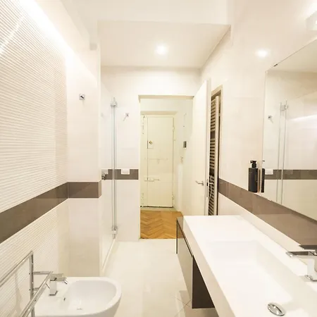 Lovely Nest With Balcony By The Spanish Steps Rome