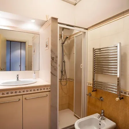 In Rione Ludovisi Apartment *