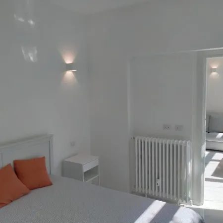 Bright House Near Basilica Of Saint Paul, Metro B Apartment *