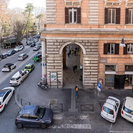 Bed & Breakfast Drago D'oro - Accross From Metro Vittorio Emanuele Rome