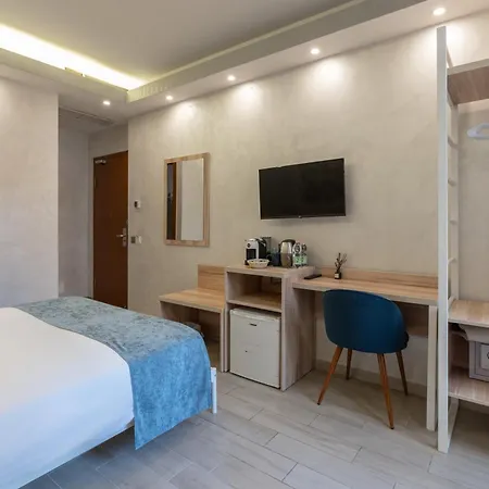 Bed & Breakfast Drago D'oro - Accross From Metro Vittorio Emanuele Rome