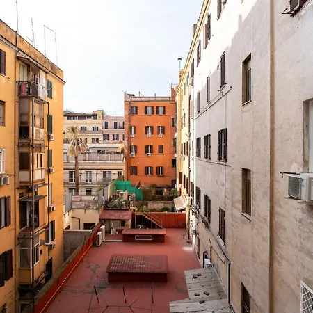Drago D'oro - Accross From Metro Vittorio Emanuele