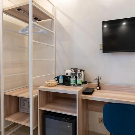 Bed & Breakfast Drago D'oro - Accross From Metro Vittorio Emanuele 2*