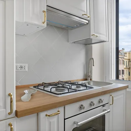 Michelangelo Prestige - Vatican Skyline Apartment