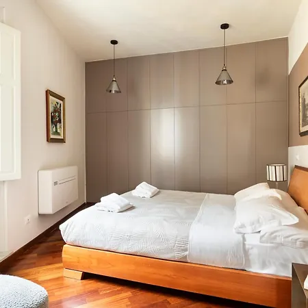 Trevi Charming Penthouse Apartment