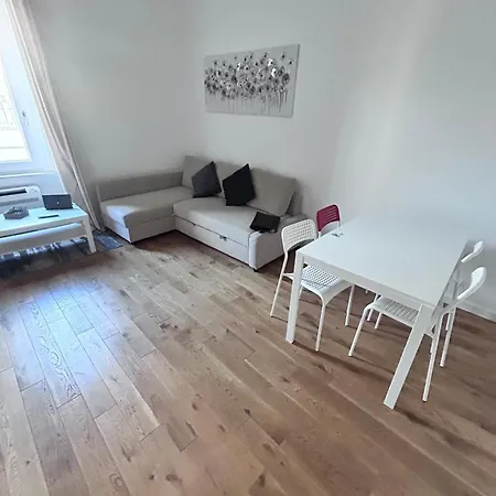 Realty Company Trevi Apartment *