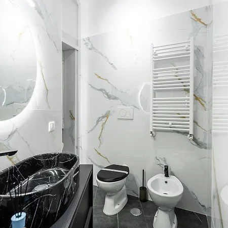 Centocinque Aparthouse - Luxe Apartment *