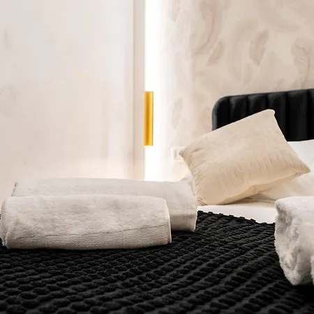 Centocinque Aparthouse - Luxe Apartment *