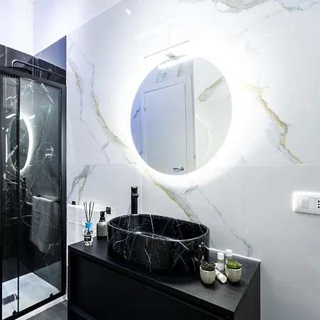 Centocinque Aparthouse - Luxe Apartment *