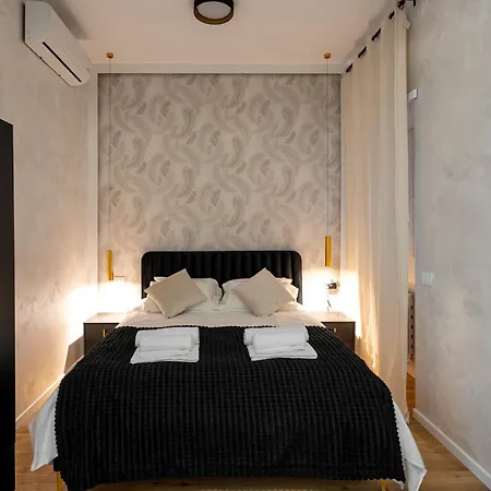 Centocinque Aparthouse - Luxe Apartment *