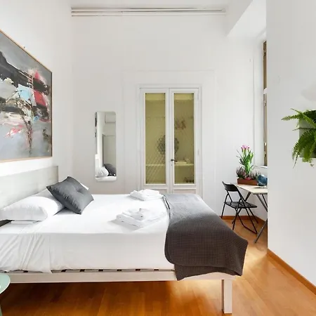 Quiet Retreat In Ancient Apartment Rome