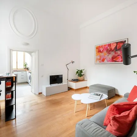 Quiet Retreat In Ancient Apartment Rome