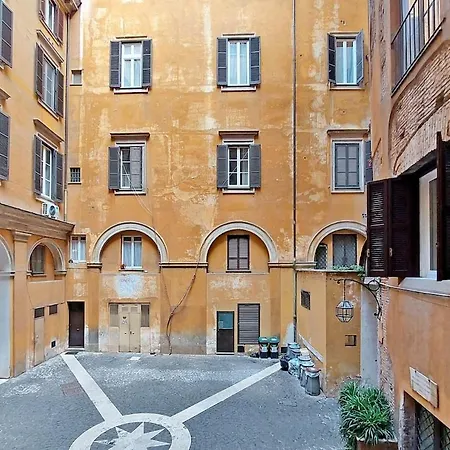 Pantheon Rondanini Apartment *