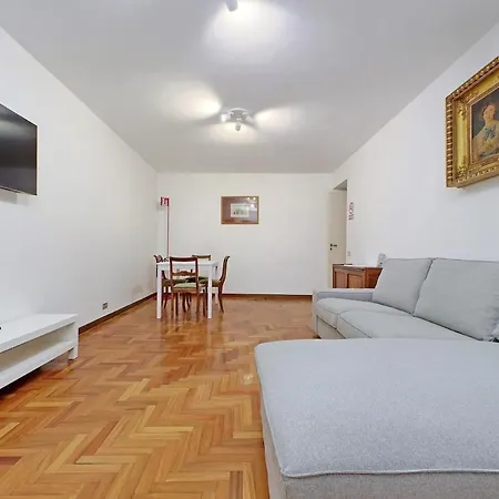 Pantheon Rondanini Apartment