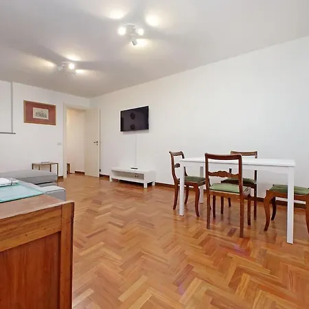 Pantheon Rondanini Apartment *