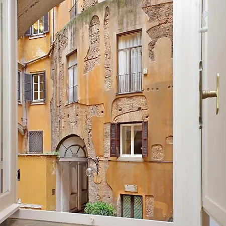 Pantheon Rondanini Apartment