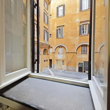 Pantheon Rondanini Apartment *