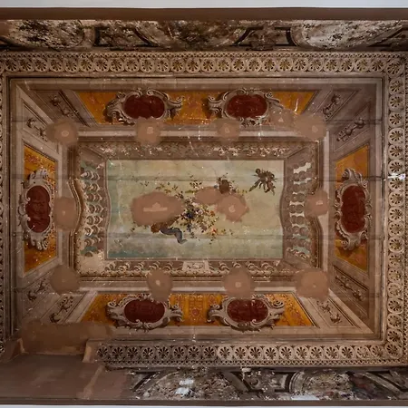 Storico In Zona Barberini Rome