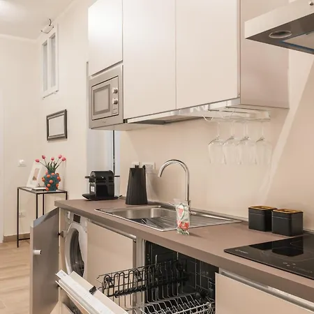 C3 Class Apartment, 2 Da Letto, 2 Bagni, Giardino Distante 15 Minuti A Piedi Da Fontana Di Trevi Appartamento *