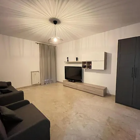 Domus Aury - Cinecitta Apartment *