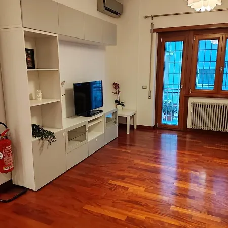For 8 People Near Metro Train Bus Station Tiburtina Rome