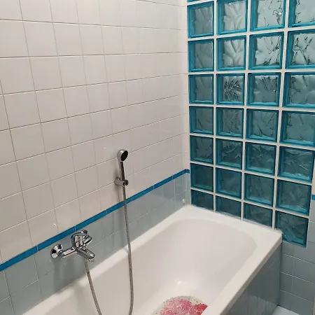 For 8 People Near Metro Train Bus Station Tiburtina Rome