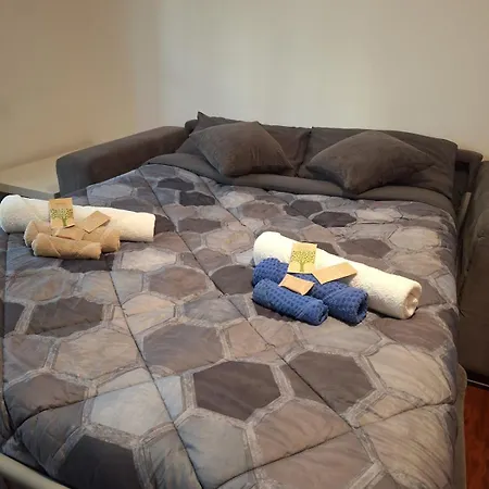 For 8 People Near Metro Train Bus Station Tiburtina