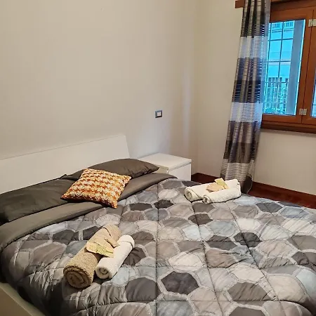 For 8 People Near Metro Train Bus Station Tiburtina Rome