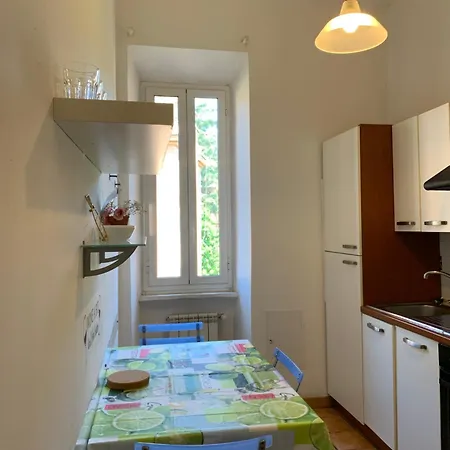 Apartment Flat Nearby Vaticano - Caracciolo 4