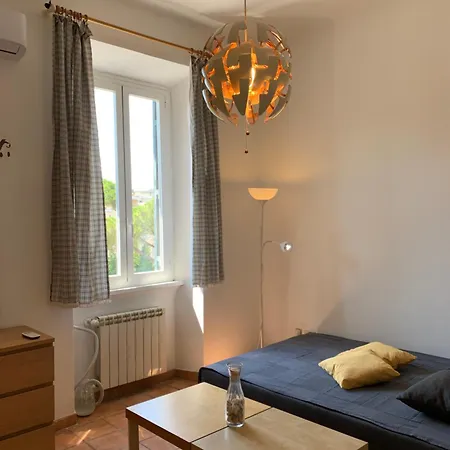 Apartment Flat Nearby Vaticano - Caracciolo 4 *