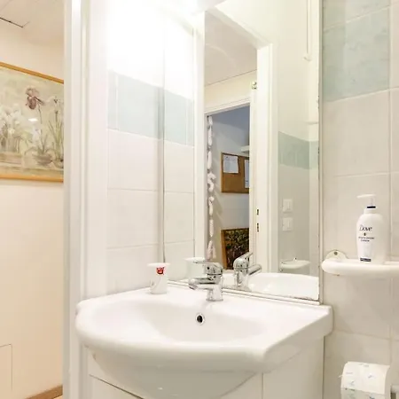 Apartment And Historic Rione Near Colosseo Rome