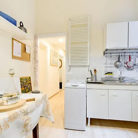 Apartment And Historic Rione Near Colosseo *