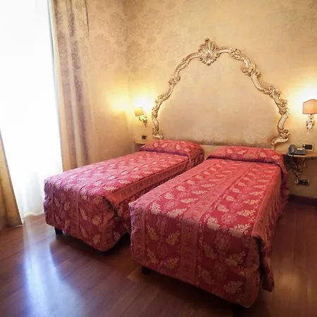 Des Epoques Hotel 3*