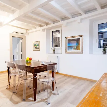 Elegantis Monti Apartment