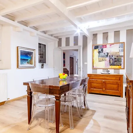Elegantis Monti Apartment *