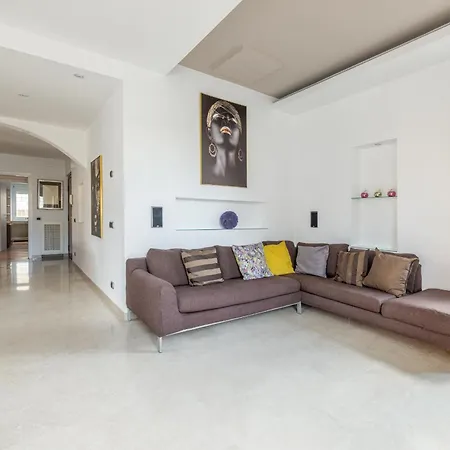 Eur Luxury For 4pp 2 Bedrooms Apartment