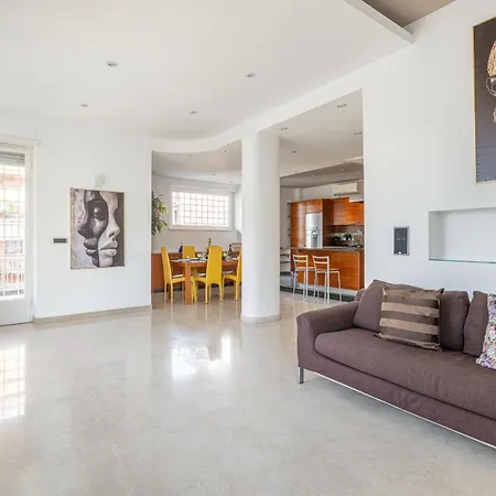 Eur Luxury For 4pp 2 Bedrooms Apartment