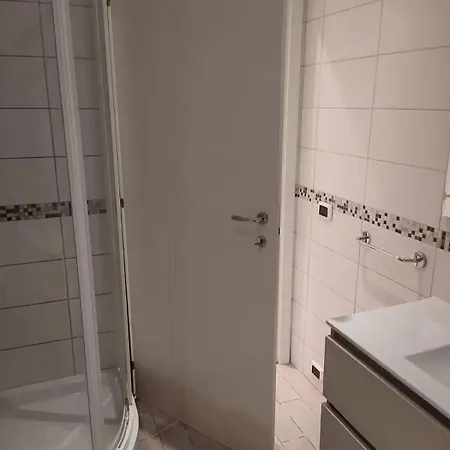 Garbatella Seminterrato Apartament
