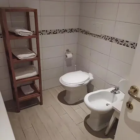 Garbatella Seminterrato Apartament