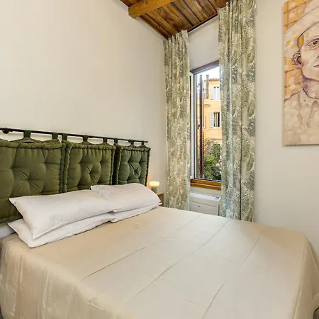 New Trastevere Apartment
