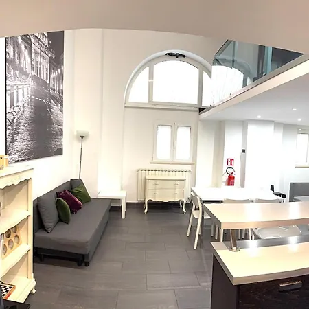 Loft In Old Town Near Termini Station And Apartment Rome