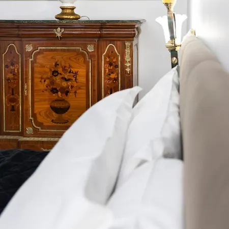 Daphne Trevi Bed & Breakfast *