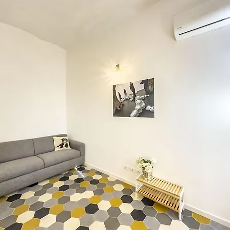 Eclectic In Trendy San Lorenzo
